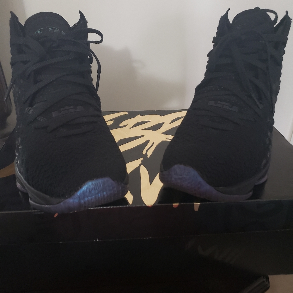 Mens shoes-Lebrons